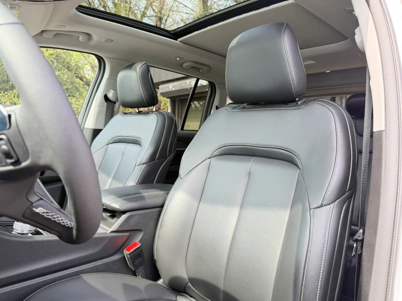 Used 2024 Jeep Grand Cherokee Limited image 11