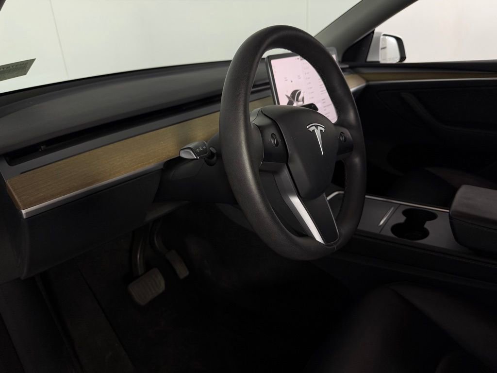 Used 2022 Tesla Model Y Long Range image 14