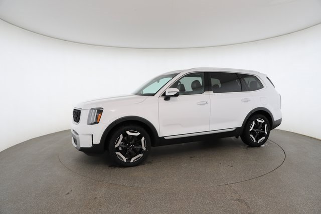 Used 2023 Kia Telluride EX w/ EX Captain's Chair Package image 4