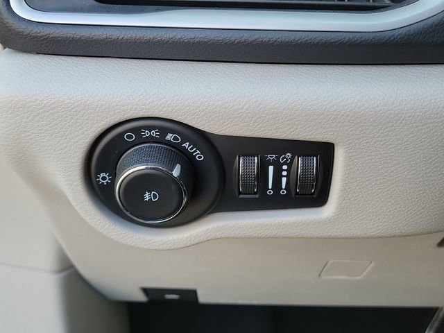 Used 2023 Chrysler Pacifica Touring-L image 22