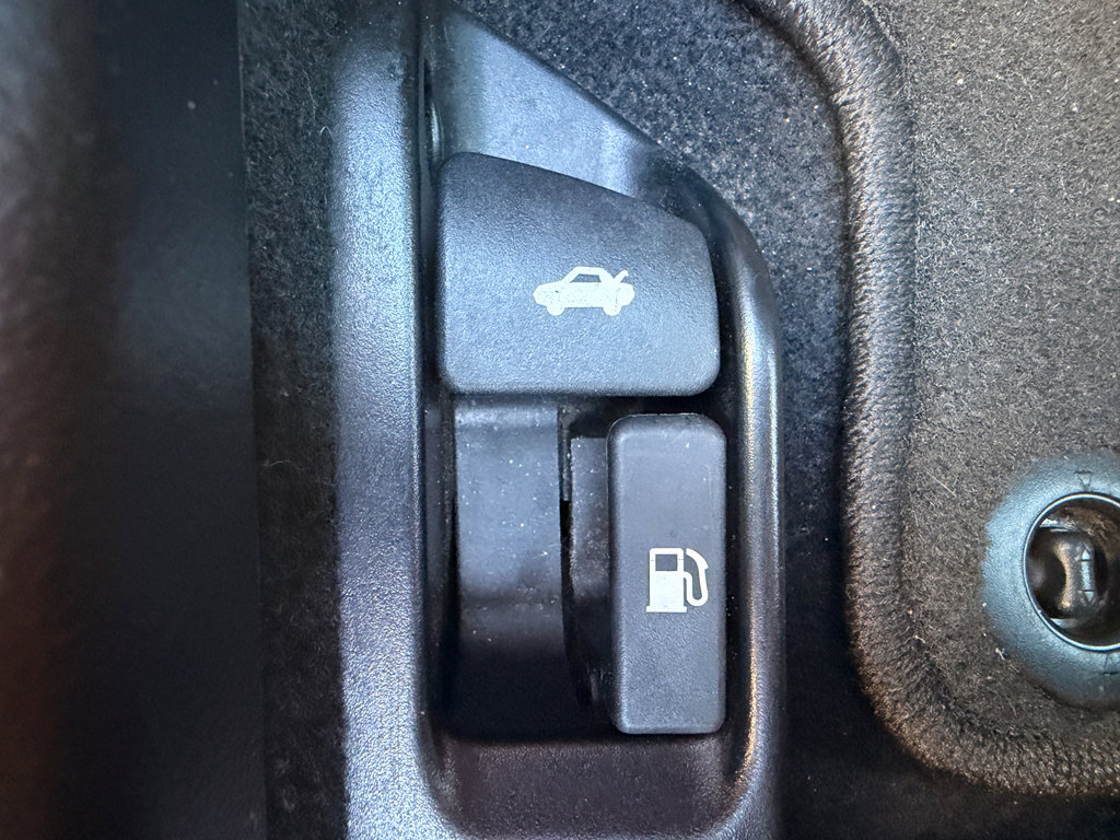 Used 2015 Toyota Camry SE image 12