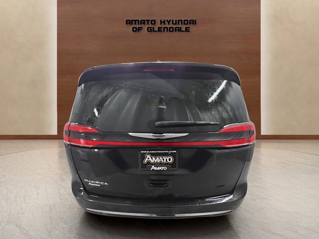 Used 2023 Chrysler Pacifica Touring-L image 5