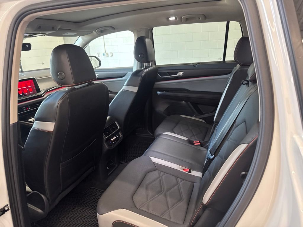 Certified 2025 Volkswagen Atlas Peak Edition SE AWD/4WD image 21