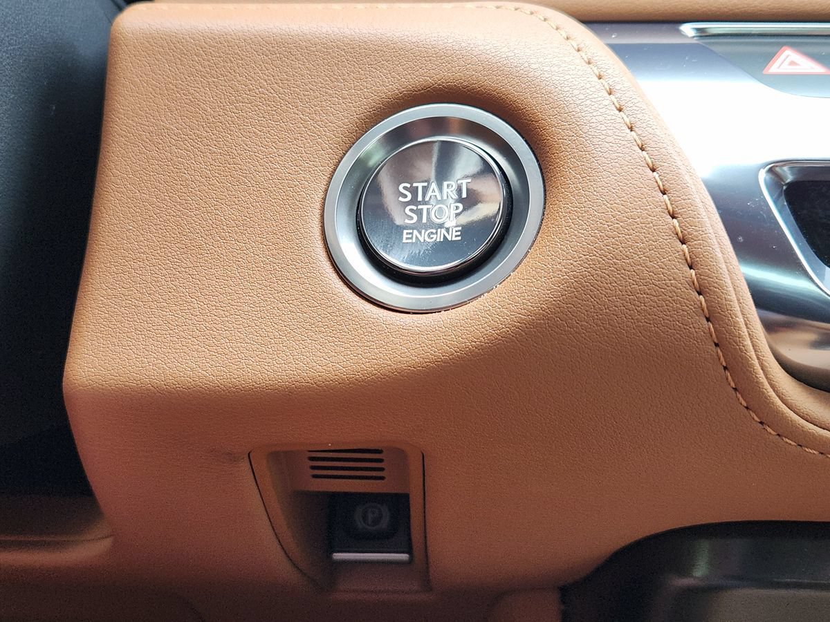 Used 2024 Lexus LC 500 Coupe w/ Sport Package RWD image 38