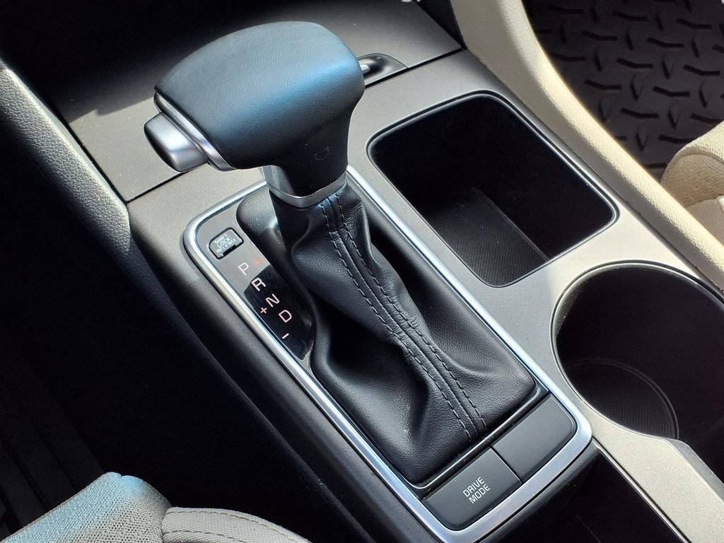 Used 2017 Kia Optima LX image 9