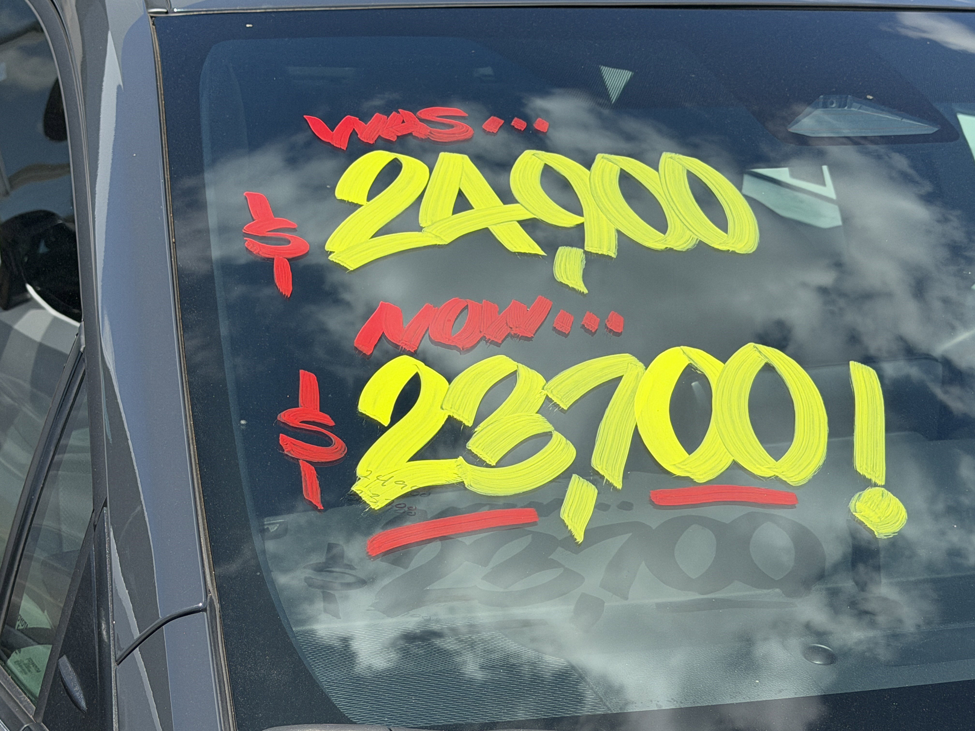 Used 2025 Toyota Corolla SE FWD image 2