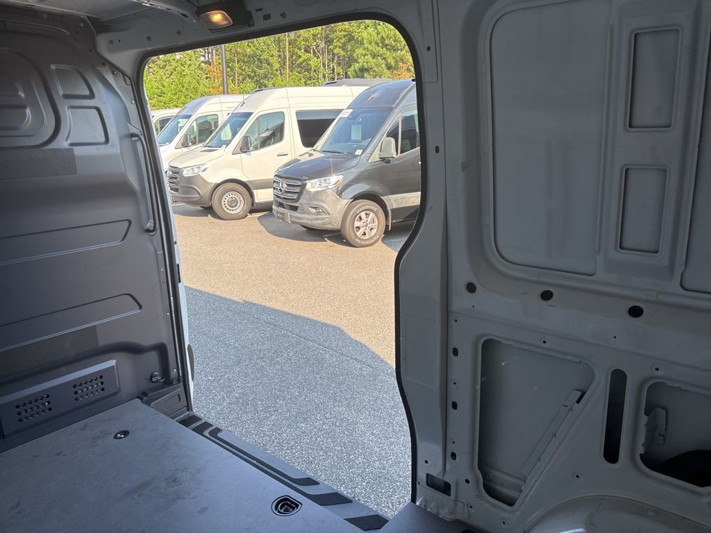 Used 2023 Mercedes-Benz Sprinter 144 Cargo image 23