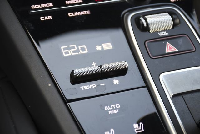 Used 2022 Porsche Cayenne Platinum Edition image 15