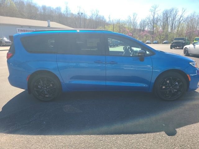 New 2026 Chrysler Pacifica Limited AWD/4WD image 6