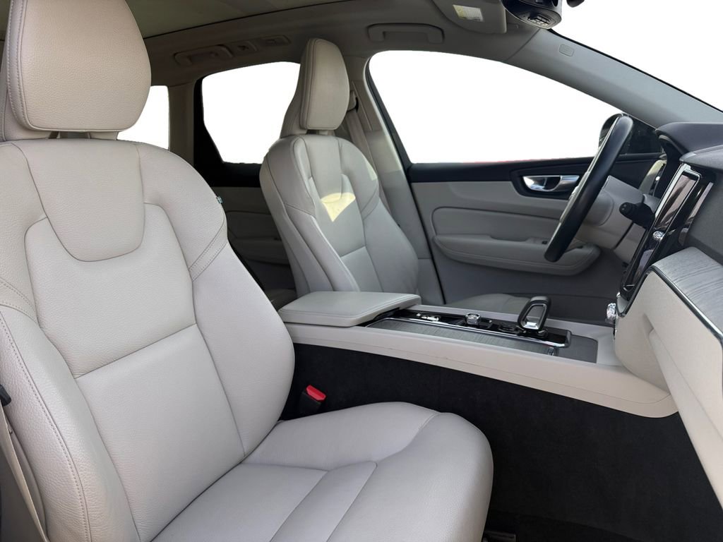 Used 2024 Volvo XC60 B5 Plus image 15
