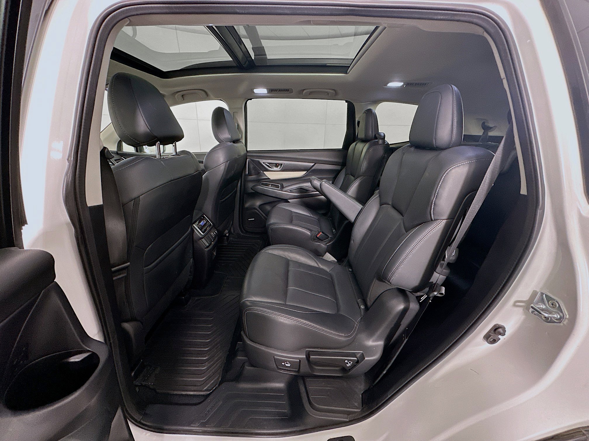 Used 2022 Subaru Ascent Limited w/ Technology Package image 29