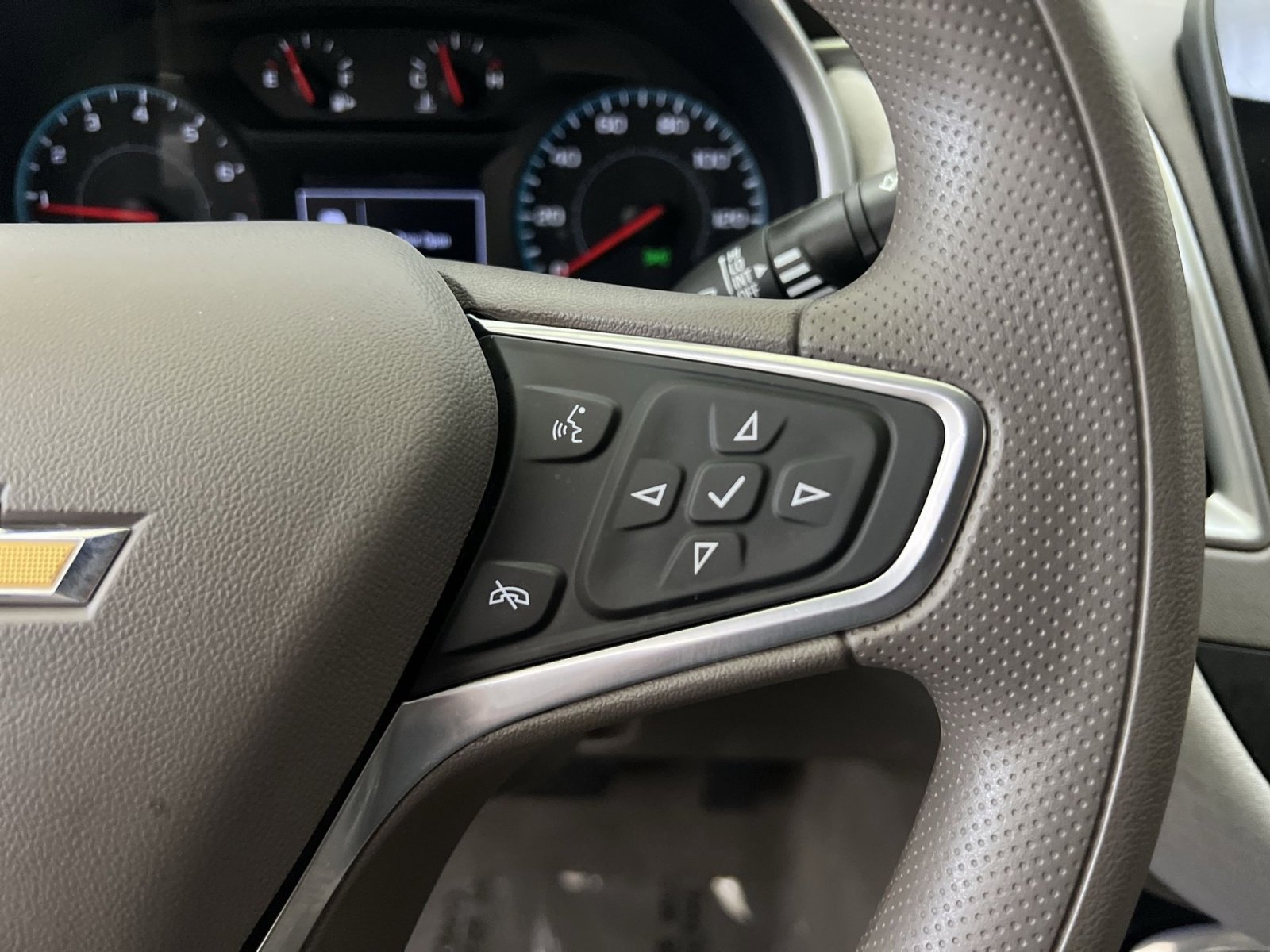 Used 2022 Chevrolet Malibu LT FWD image 32