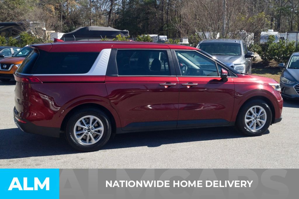 Used 2024 Kia Carnival LX image 4