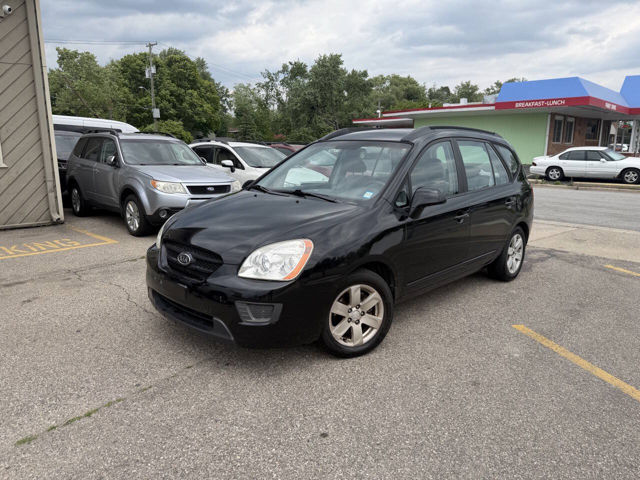 Used 2007 Kia Rondo LX w/ Convenience Pkg FWD image 2
