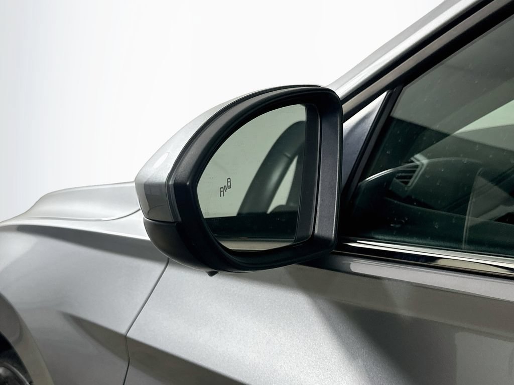 Used 2025 Volkswagen Jetta SE FWD image 37