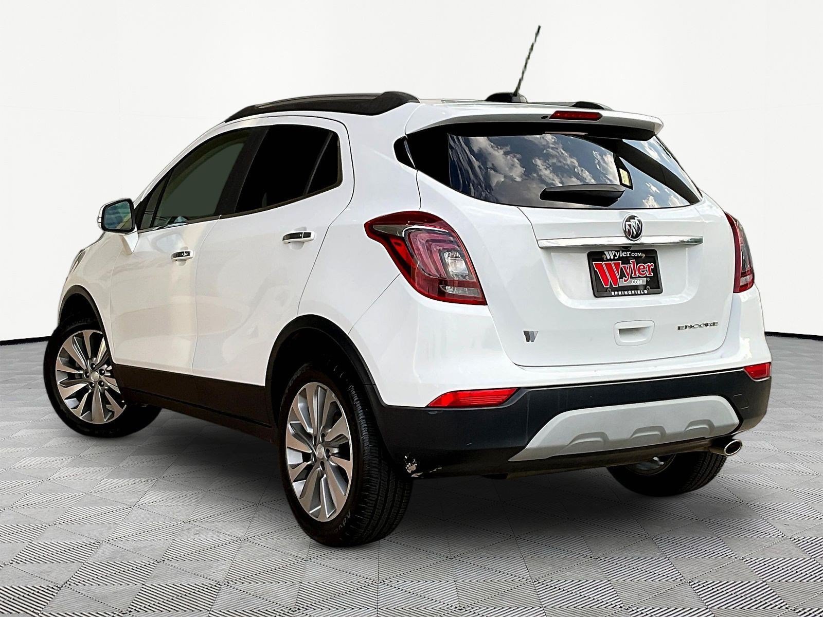 Used 2019 Buick Encore Preferred FWD image 4
