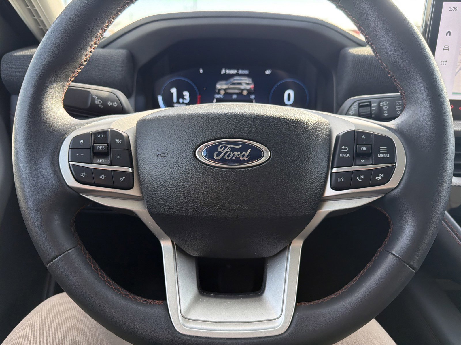 Used 2025 Ford Explorer Active image 25