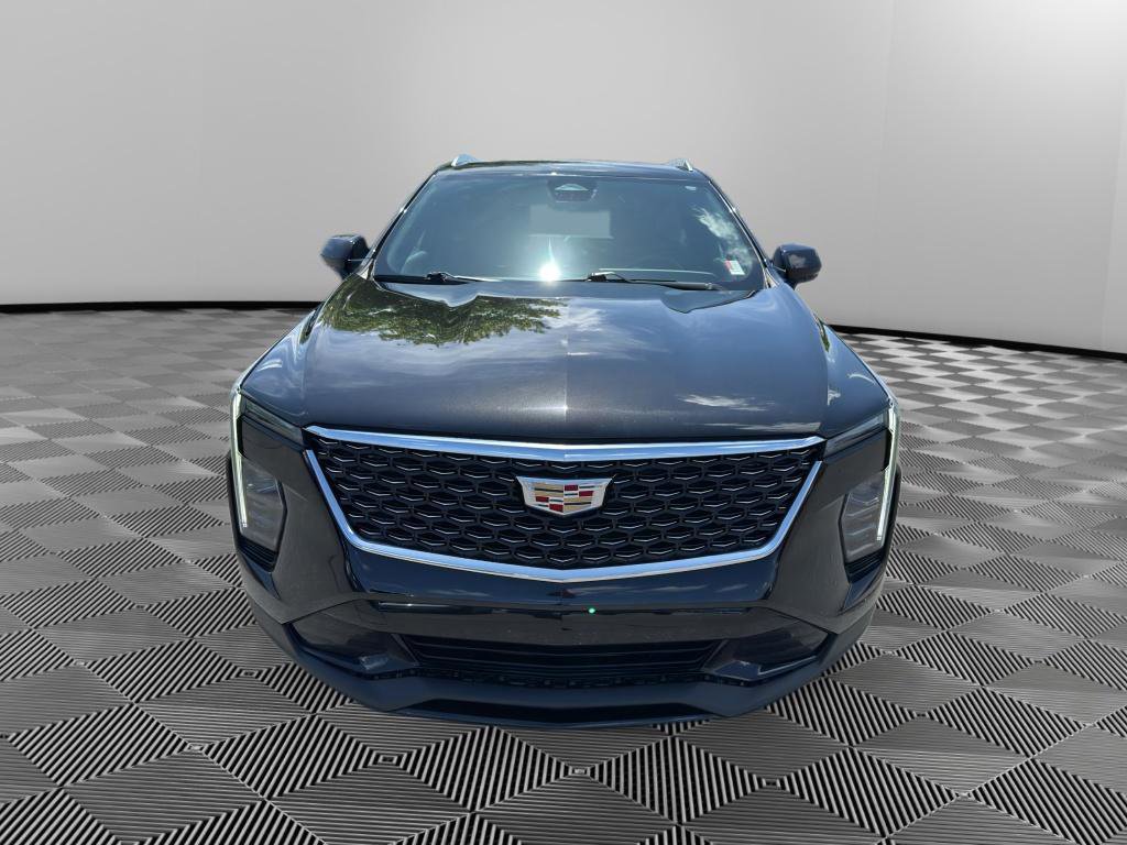 Used 2024 Cadillac XT4 Premium Luxury image 2