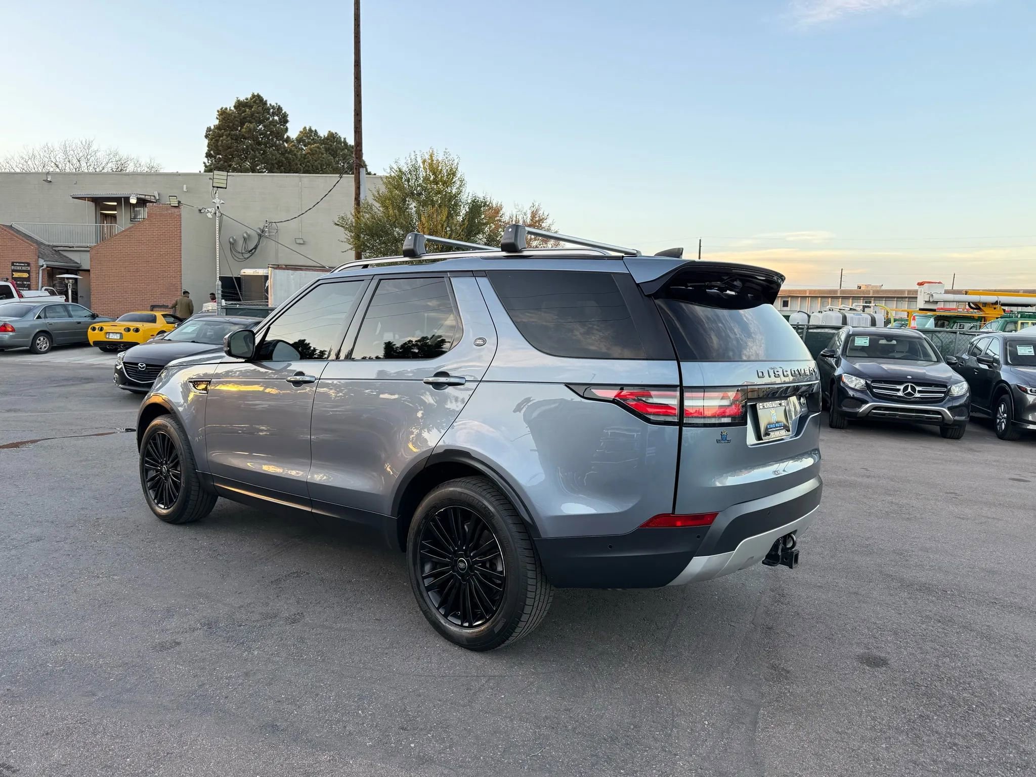 Used 2019 Land Rover Discovery HSE image 4