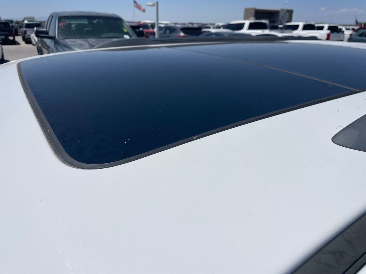 Used 2018 Jeep Grand Cherokee Overland AWD/4WD image 4