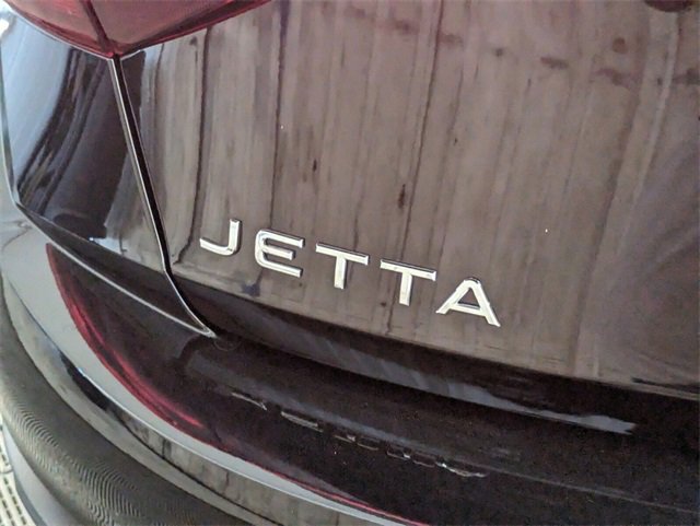 Certified 2022 Volkswagen Jetta SE w/ Panoramic Sunroof Package image 11