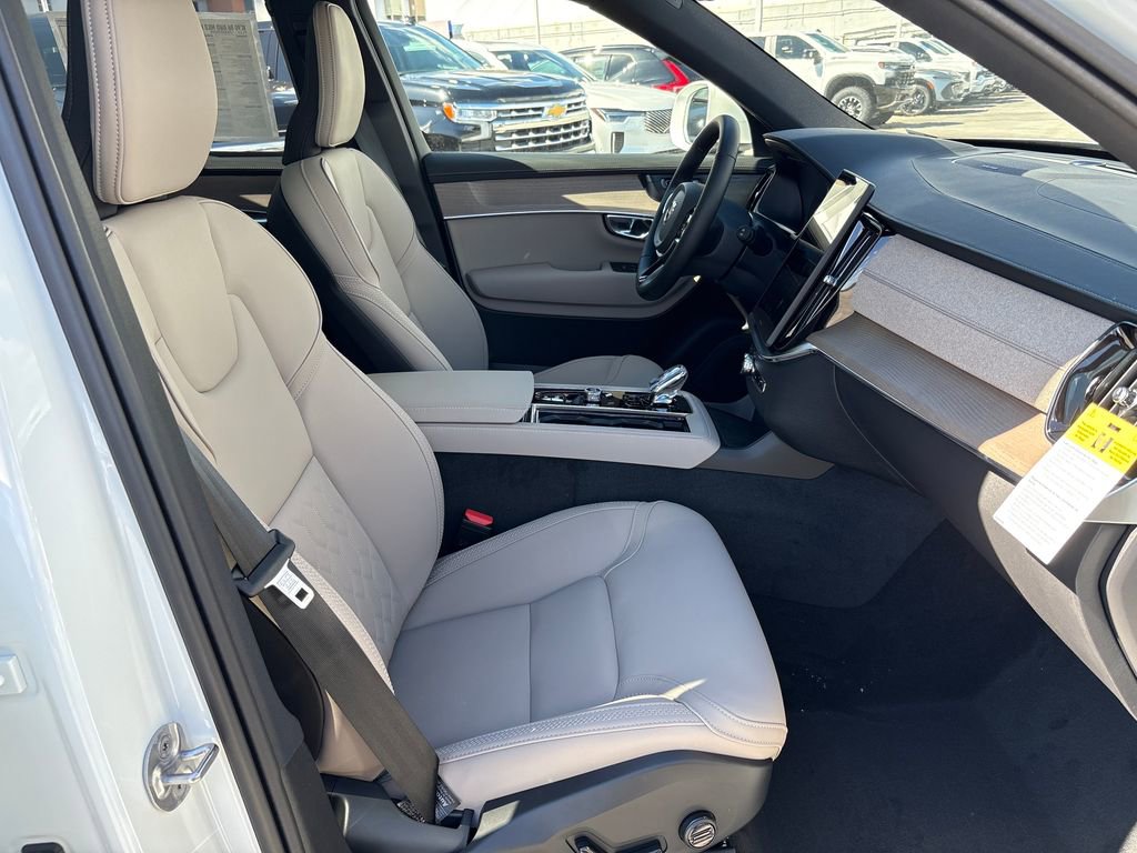 New 2026 Volvo XC90 B6 Plus w/ Protection Package Premier image 11