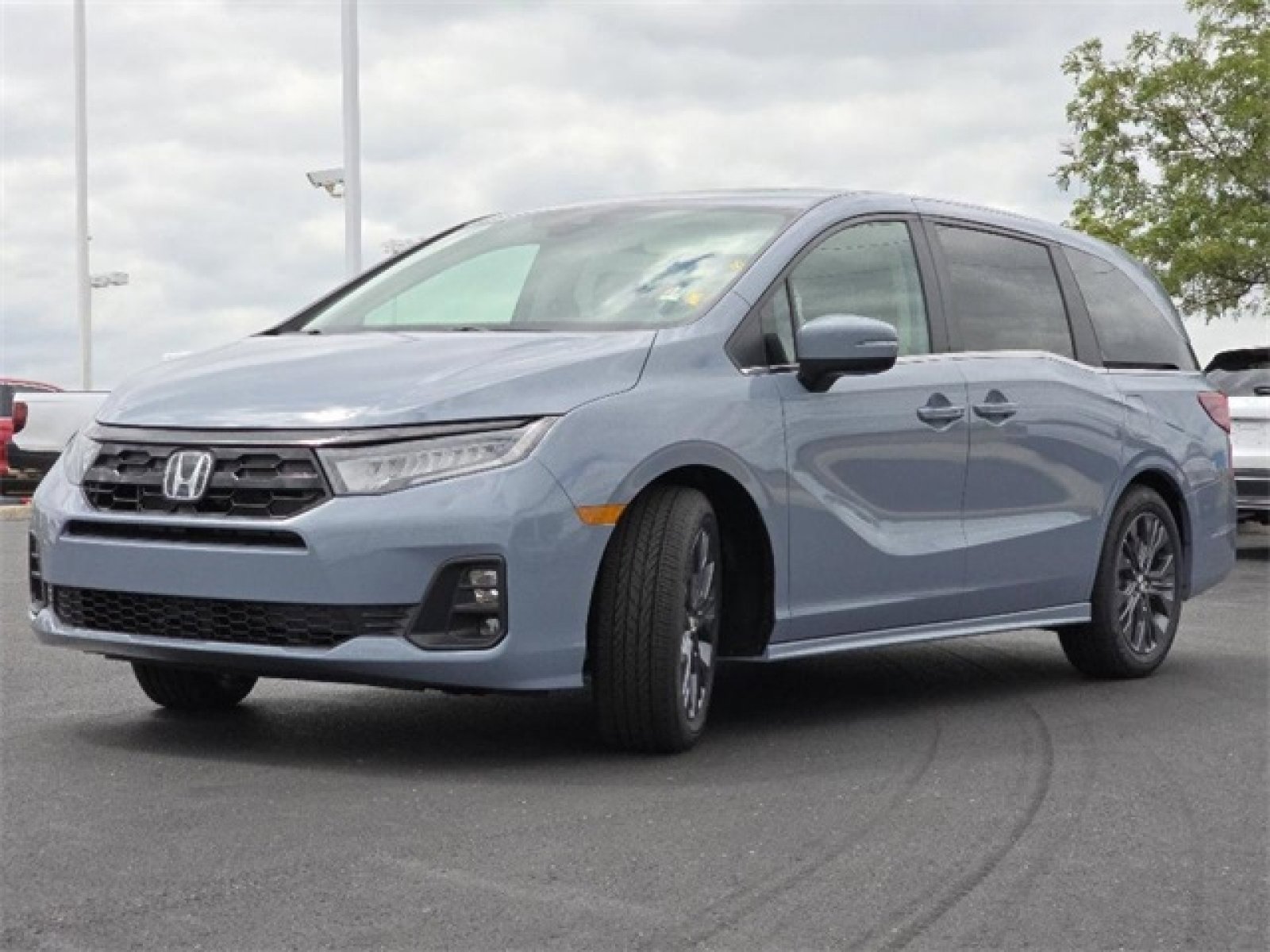 New 2026 Honda Odyssey Touring image 5
