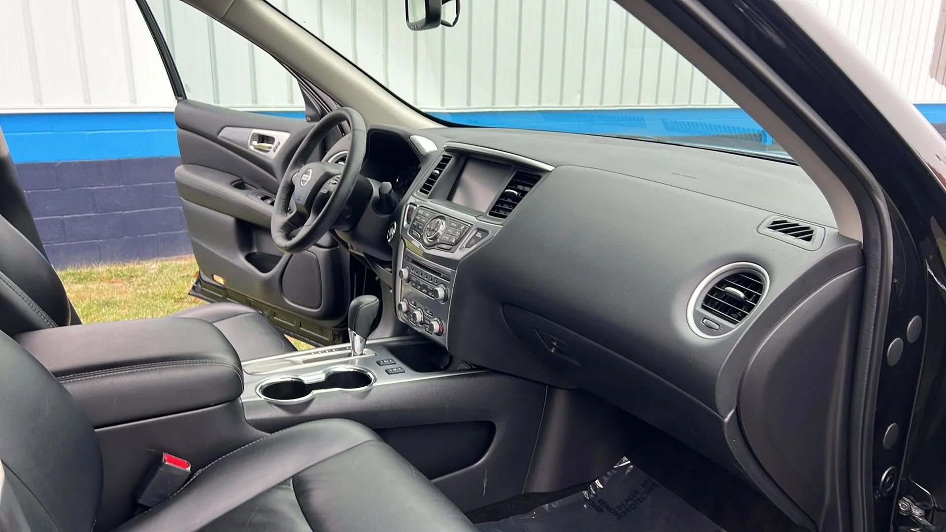 Used 2018 Nissan Pathfinder SL w/ Cargo Package image 21