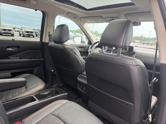 Used 2022 Nissan Pathfinder Platinum w/ Cargo Package FWD image 23