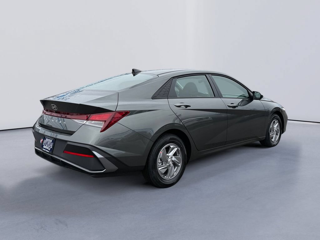 New 2026 Hyundai Elantra SE FWD image 3