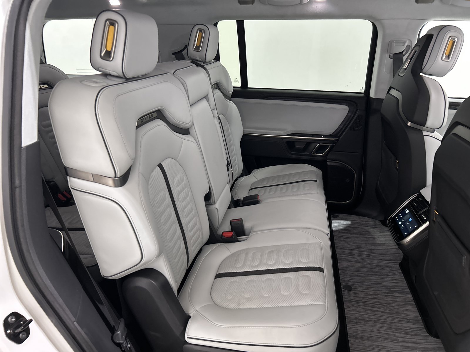 Used 2023 Rivian R1S Adventure AWD/4WD image 23