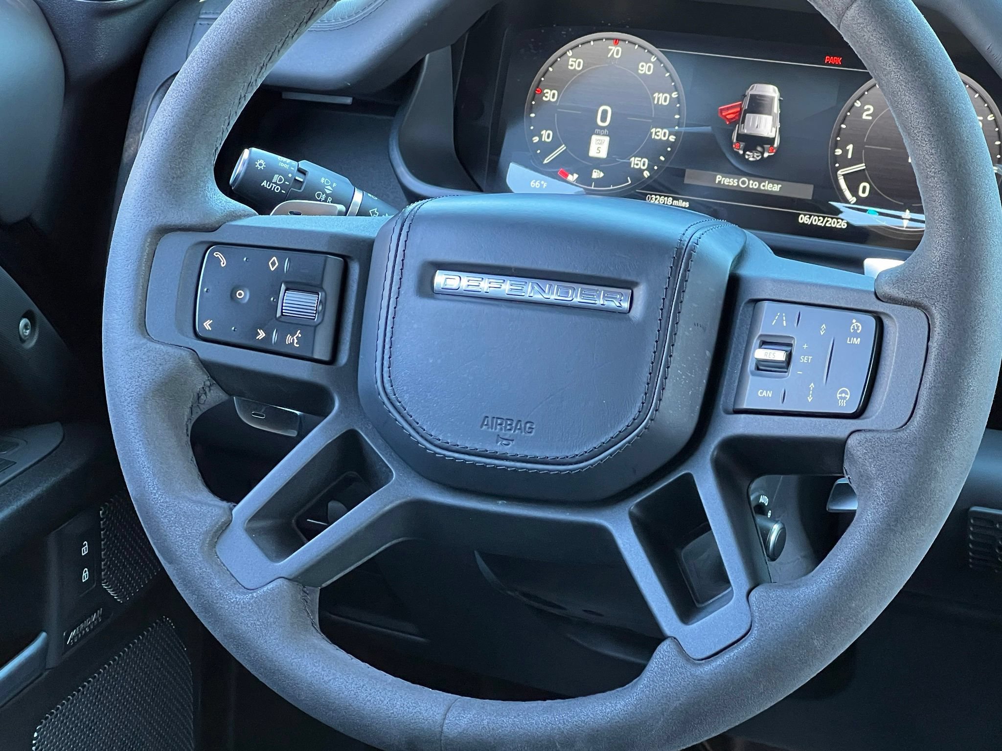 Used 2023 Land Rover Defender 110 V8 AWD/4WD image 27