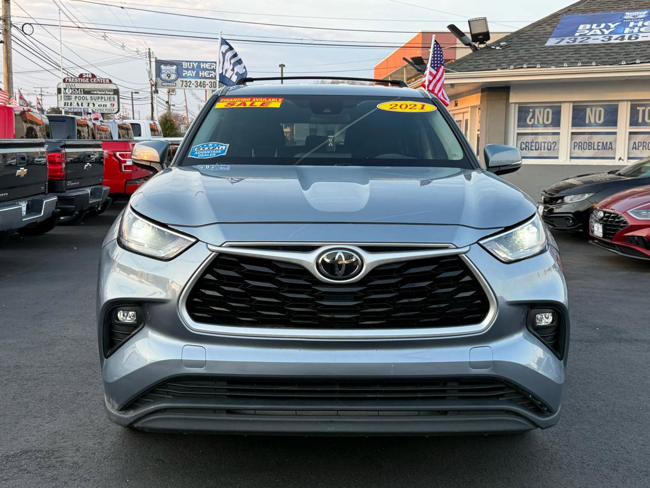 Used 2021 Toyota Highlander LE image 2