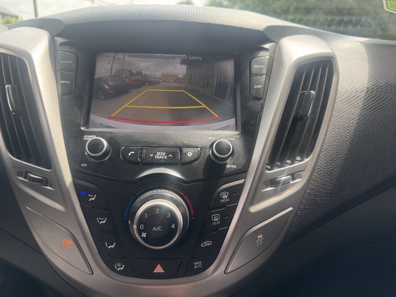 Used 2017 Hyundai Veloster FWD image 20