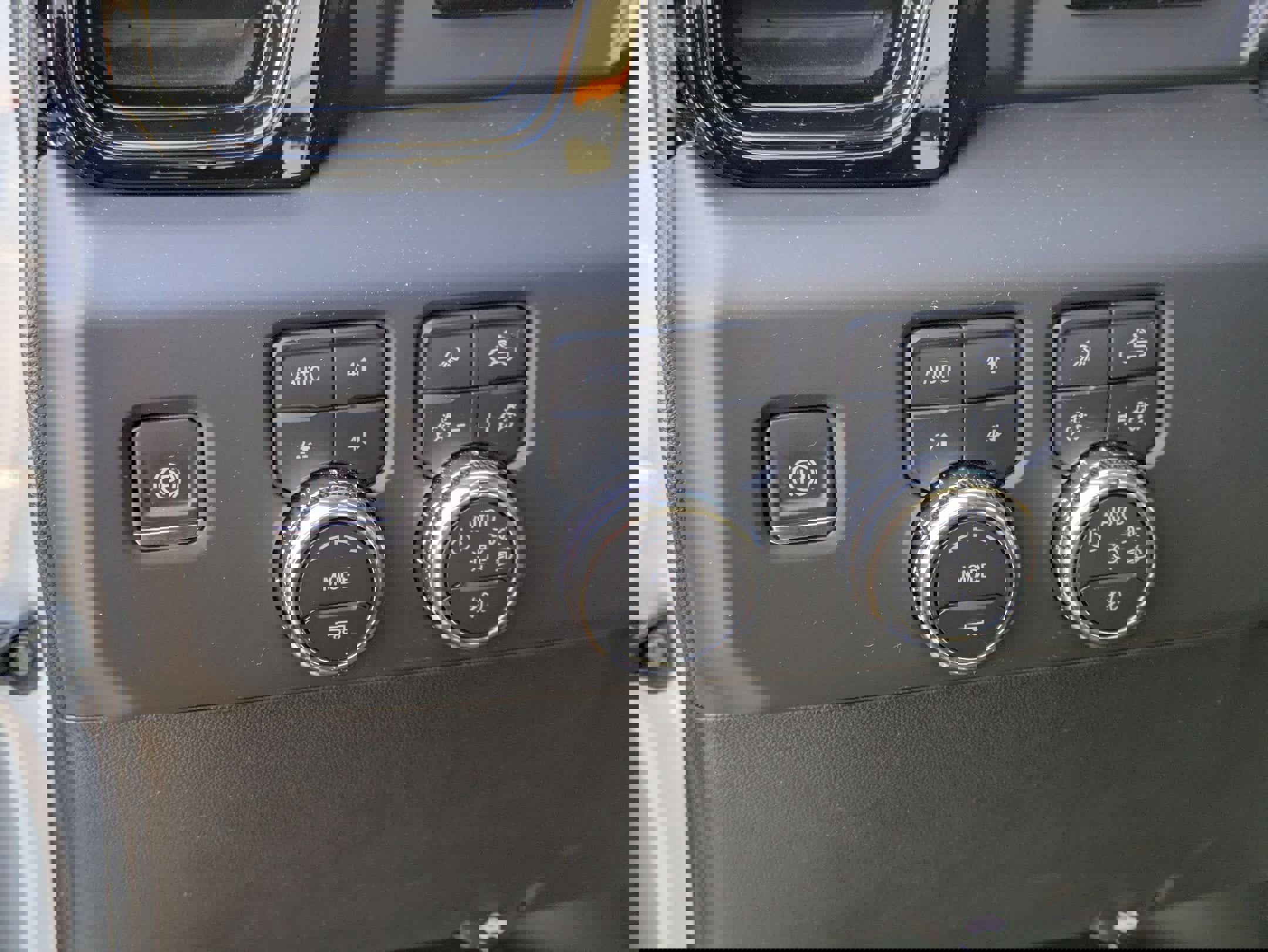 Used 2024 GMC Sierra 2500 AT4 w/ AT4 Premium Plus Package image 16