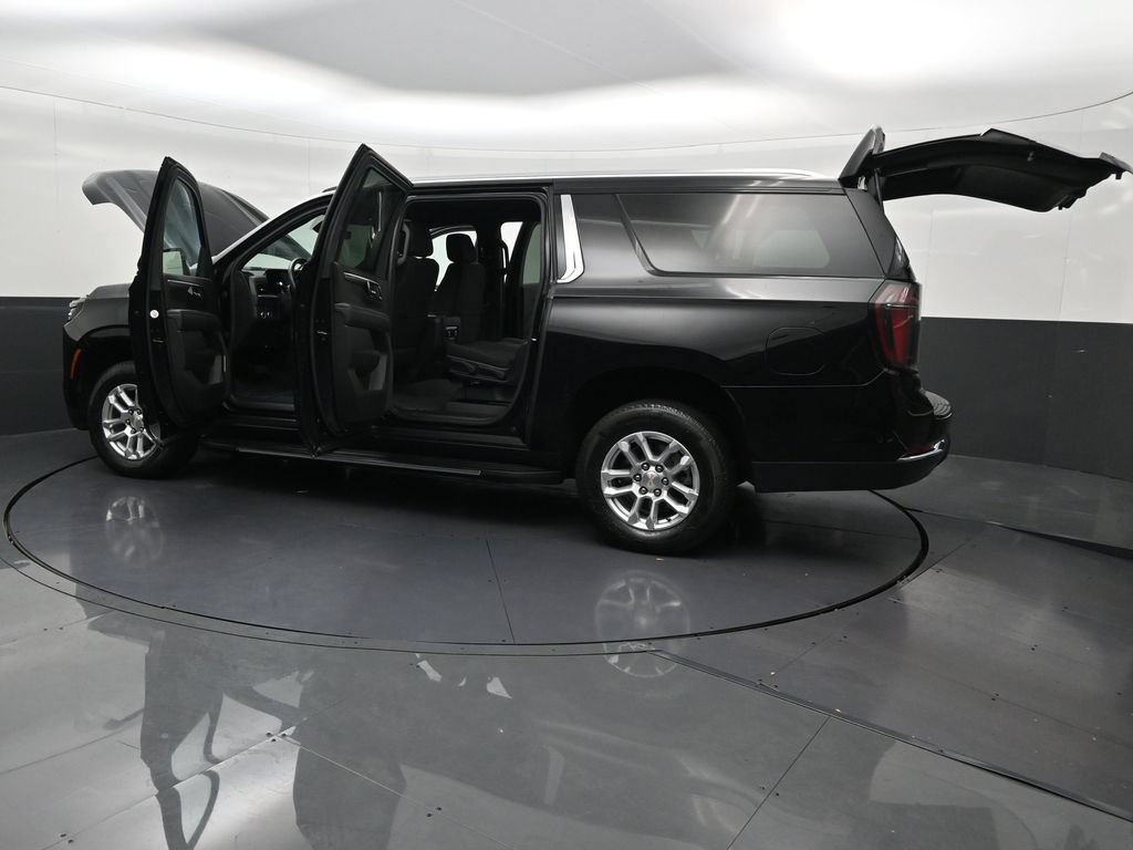 Used 2025 Chevrolet Suburban LS RWD image 39