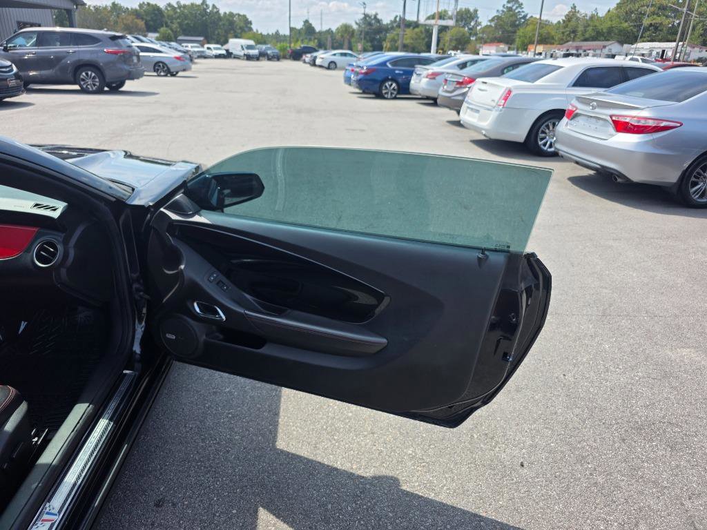 Used 2015 Chevrolet Camaro SS w/ Commemorative Special Edition RWD image 9