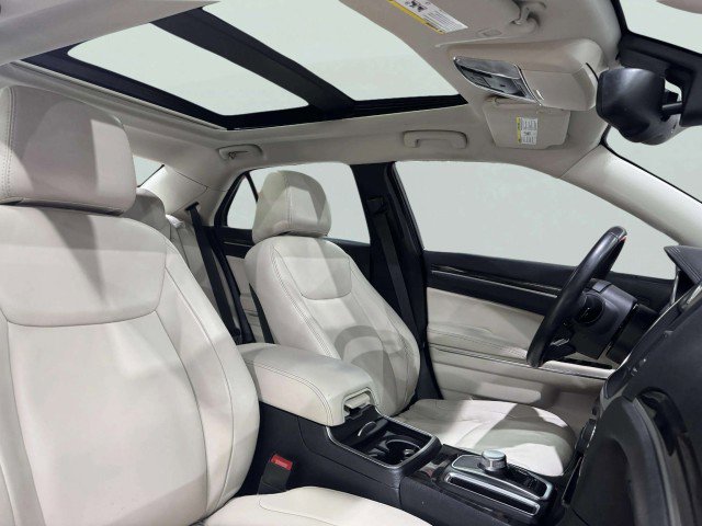 Used 2016 Chrysler 300 Limited w/ Driver Convenience Group image 40