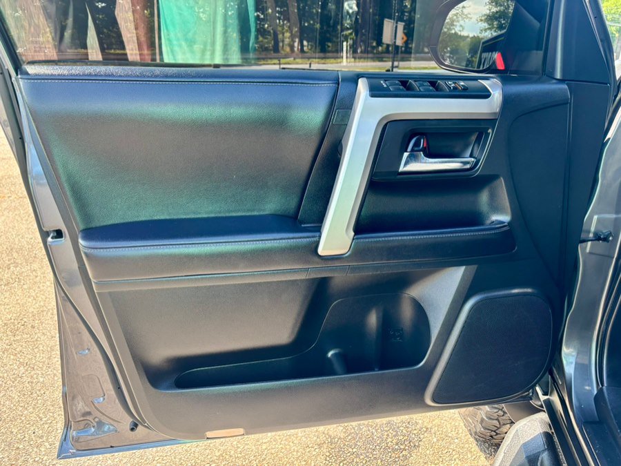 Used 2023 Toyota 4Runner SR5 Premium w/ Moonroof Package AWD/4WD image 9