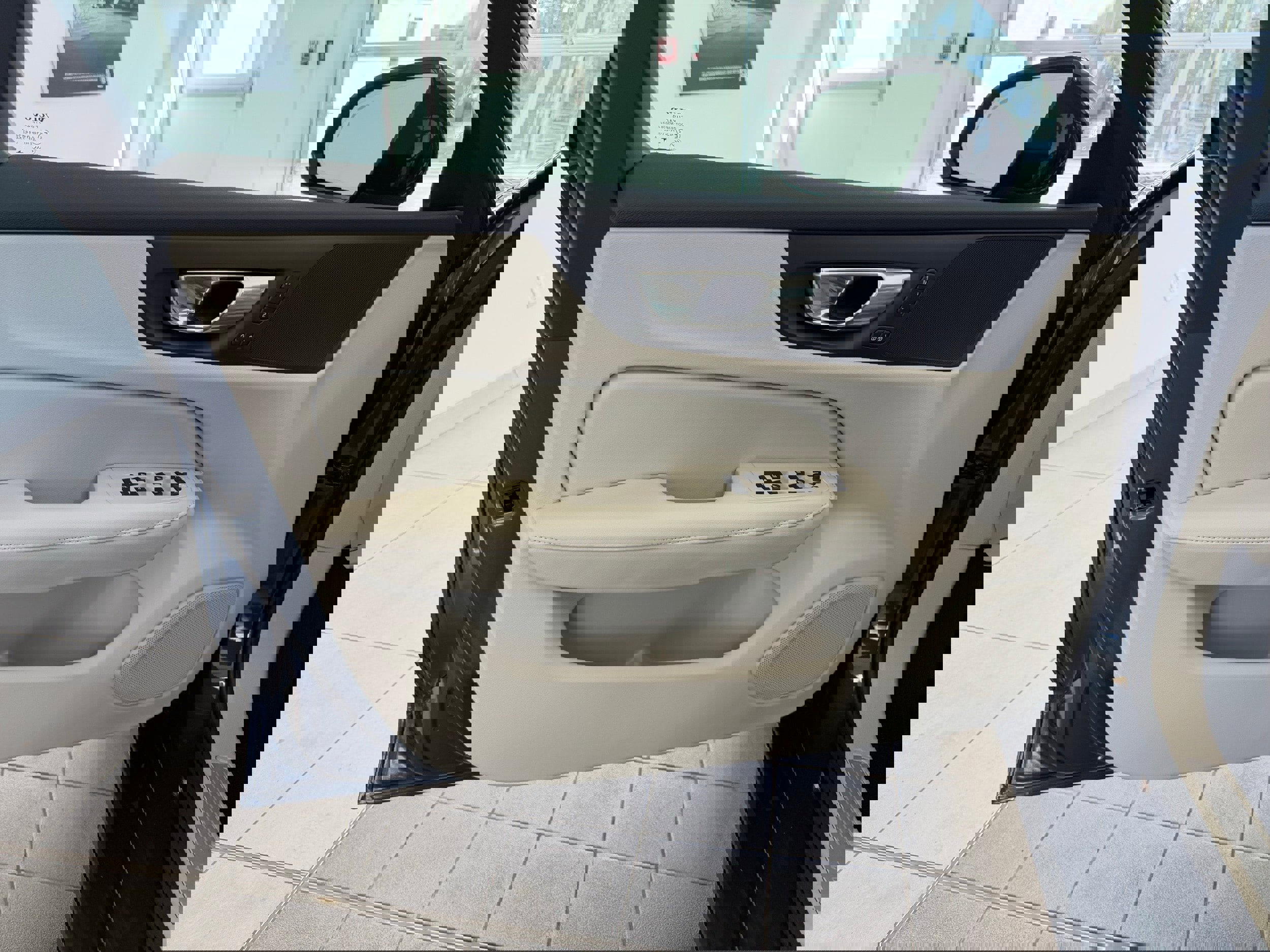 Certified 2025 Volvo S60 B5 Core image 15