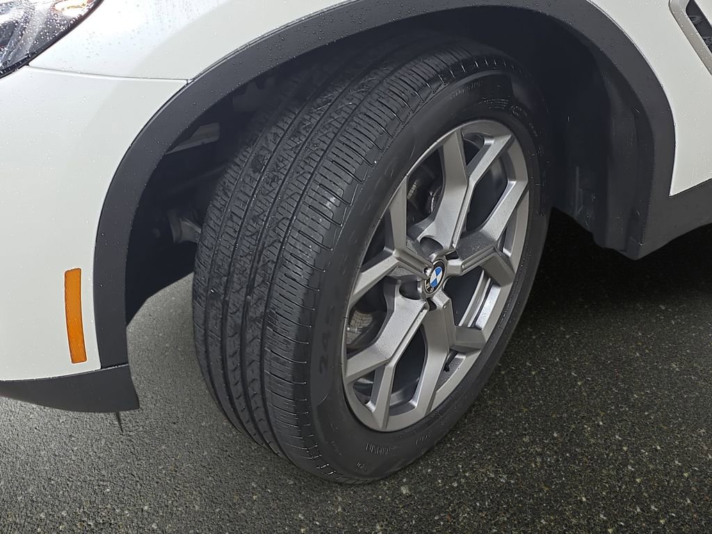 Certified 2025 BMW X4 xDrive30i w/ Premium Package image 34