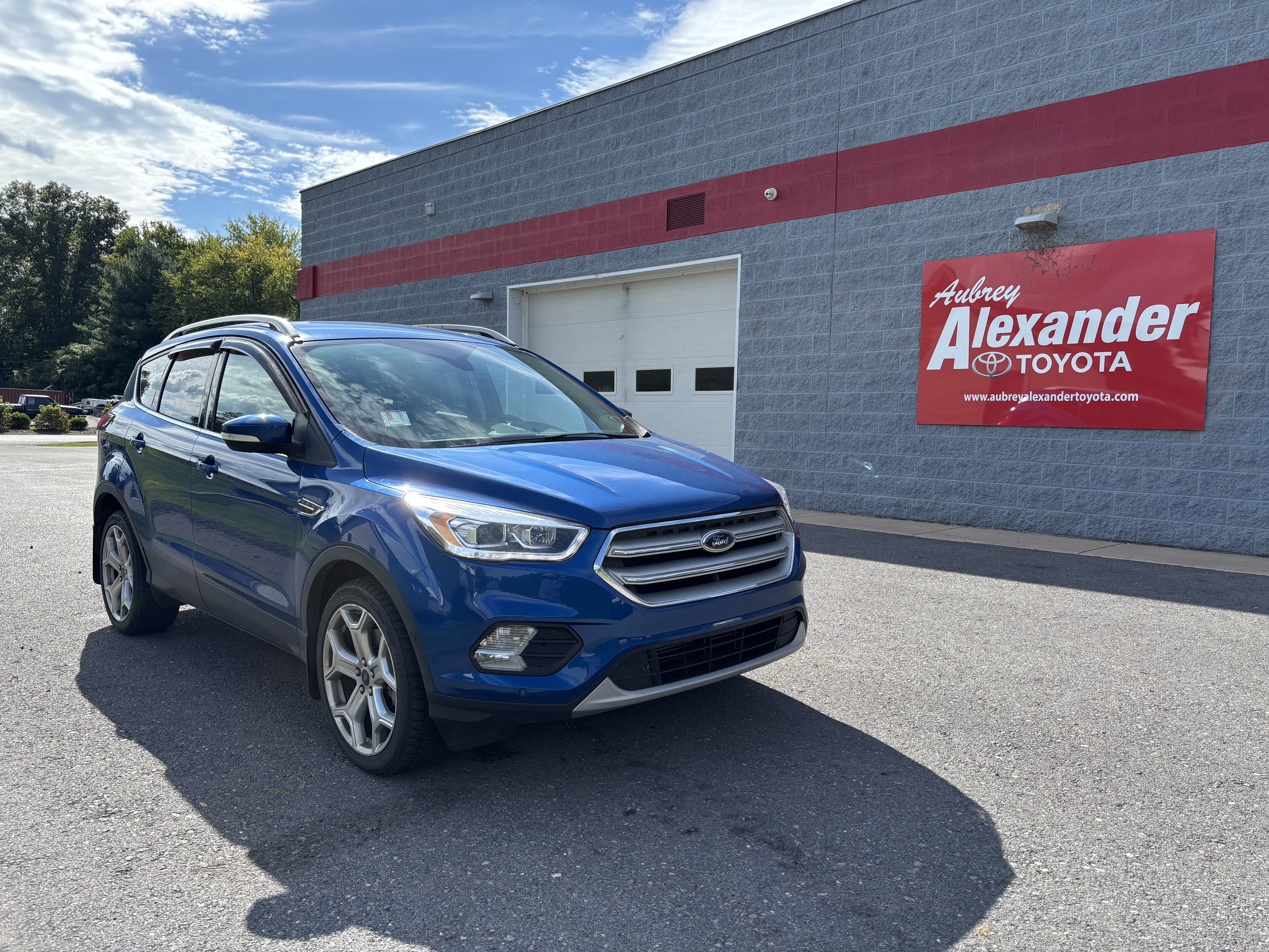 Used 2019 Ford Escape Titanium w/ U9j03 - Titanium Tow Package