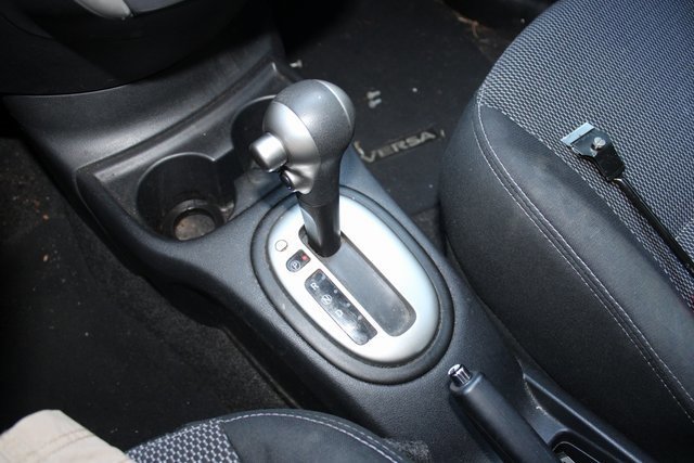 Used 2015 Nissan Versa SL image 21