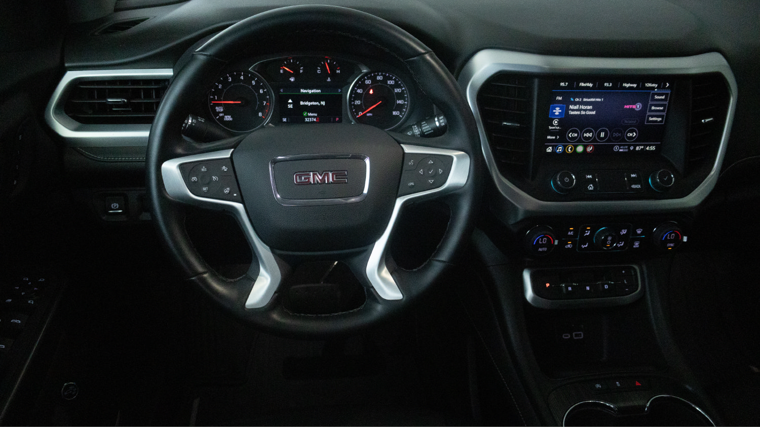 Used 2023 GMC Acadia SLT w/ Elevation Edition FWD image 11
