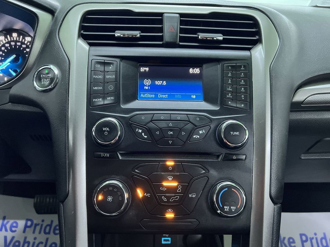 Used 2017 Ford Fusion SE FWD image 21