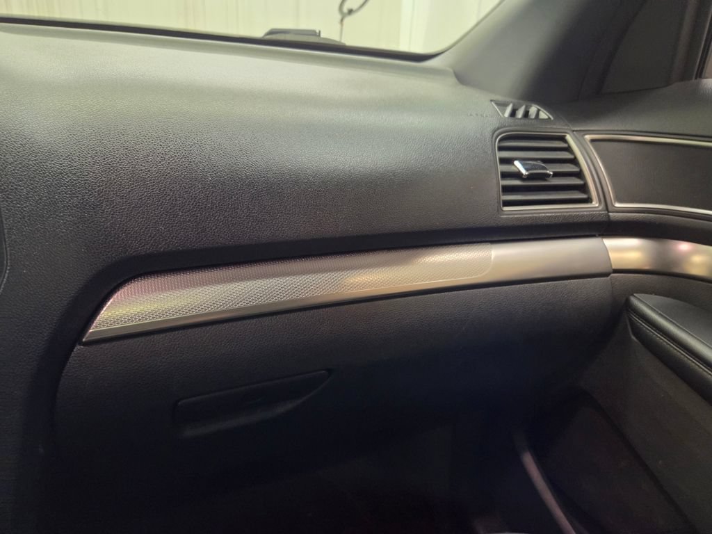 Used 2018 Ford Explorer XLT w/ Equipment Group 202A AWD/4WD image 18