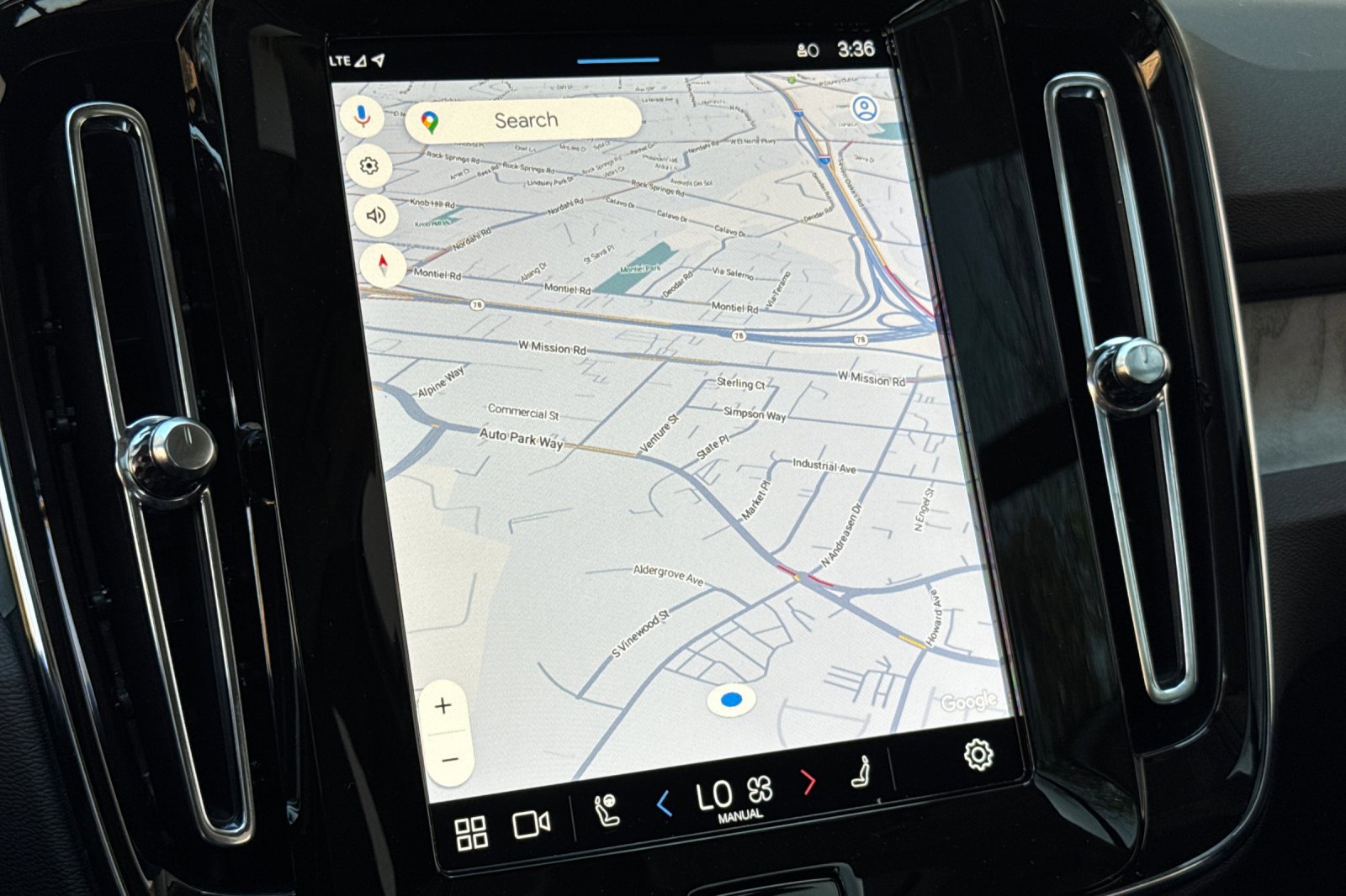 New 2025 Volvo XC40 B5 Core w/ Protection Package Premier image 17