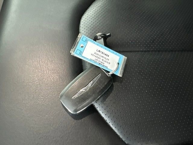 Used 2020 Chrysler Voyager Lxi FWD image 34