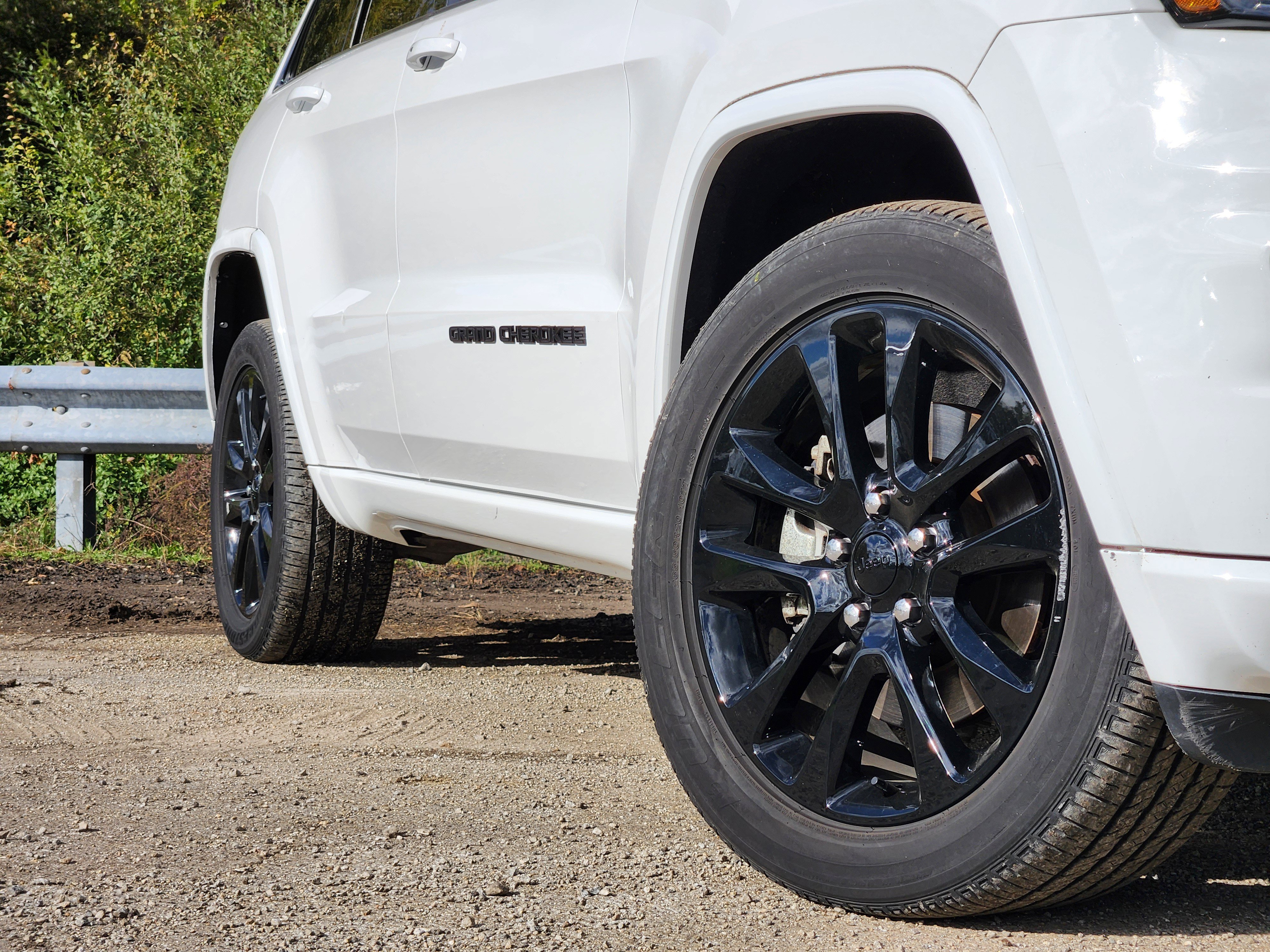 Used 2021 Jeep Grand Cherokee Laredo X image 17