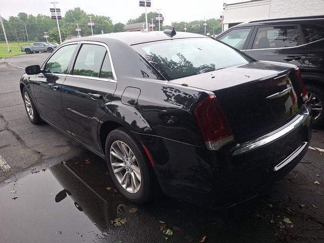 Used 2021 Chrysler 300 Touring w/ Driver Convenience Group RWD image 10
